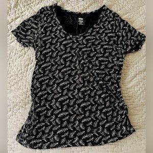 Old Navy maternity shirt size large